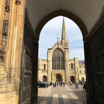 Finally some #warm #sun in #Norwich. And the #cathedral is shiny