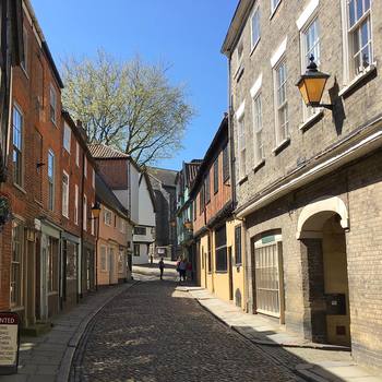 Elm Hill: Signature of a fine city  #norwich #uk #finecity #elmhill #spring #street